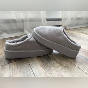 Shoe Dazzle Gray Women's Slippers 9/10